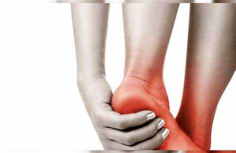 Sol ayağınızdaki ağrı: Nedenleri, belirtileri ve tedavisi